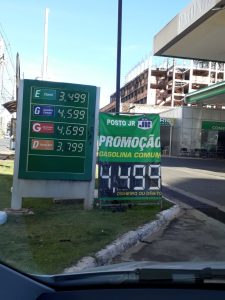 Foto de hoje de um posto de gasolina na Avenina Castanheiras