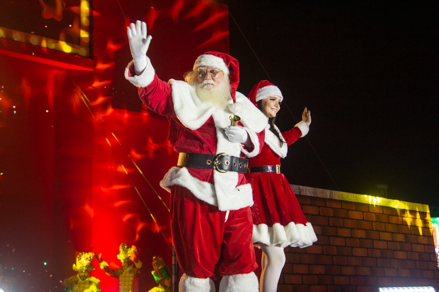 Escola de Samambaia ganha visita do Papai Noel em ação social de Natal