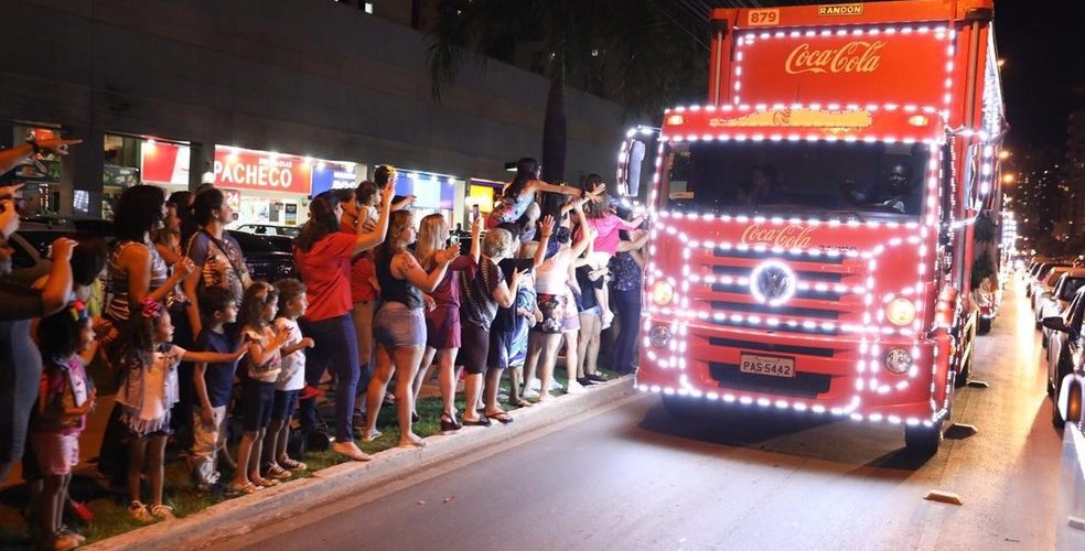 Caminhão de Natal Coca Cola com luz : : Brinquedos e