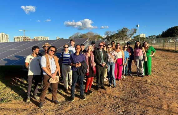 Comissão internacional visita usina fotovoltaica de Águas Claras