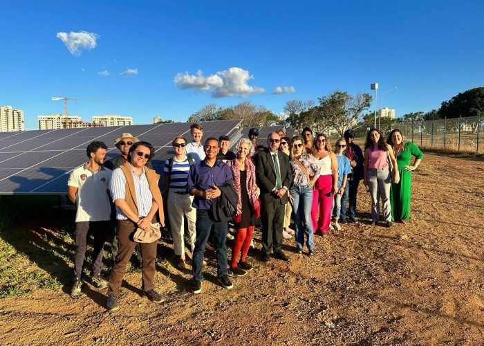 Comissão internacional visita usina fotovoltaica de Águas Claras