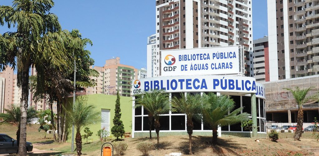 Biblioteca de Águas Claras - DF reabre com acervo de 2,5 mil livros