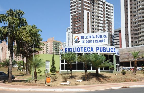 Biblioteca de Águas Claras - DF reabre com acervo de 2,5 mil livros