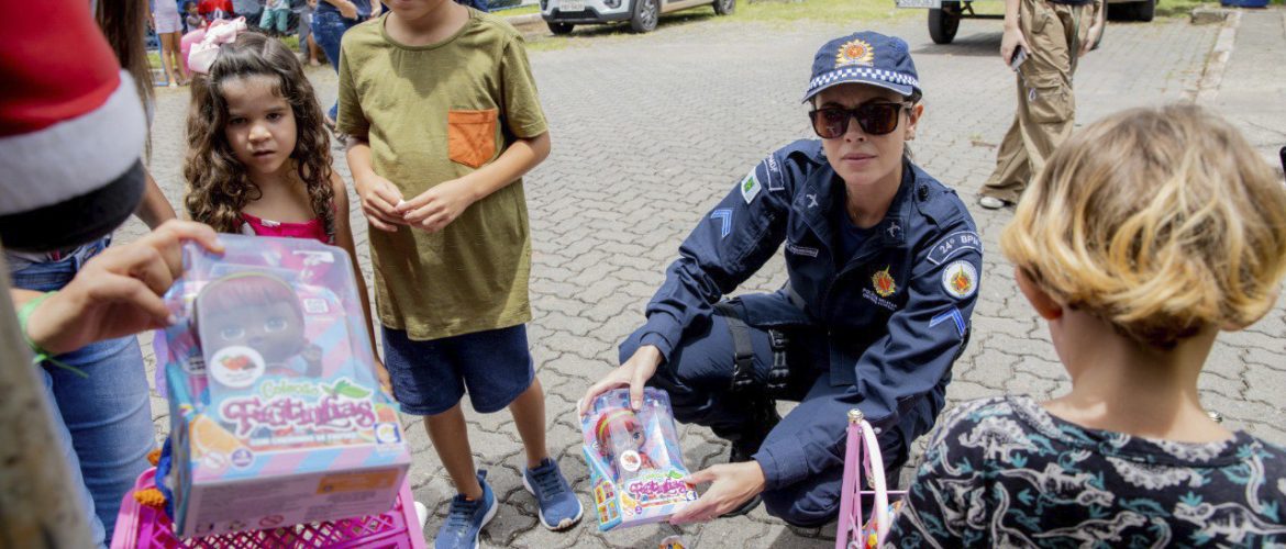 PMs se unem para fazer aniversário para menina com doença rara 