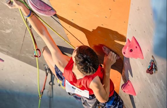 Jovem morador de Águas Claras é campeão brasileiro de escalada