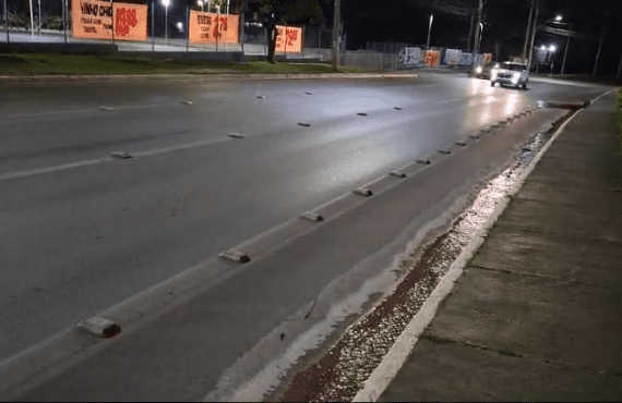 Vazamento de Água na Avenida das Castanheiras