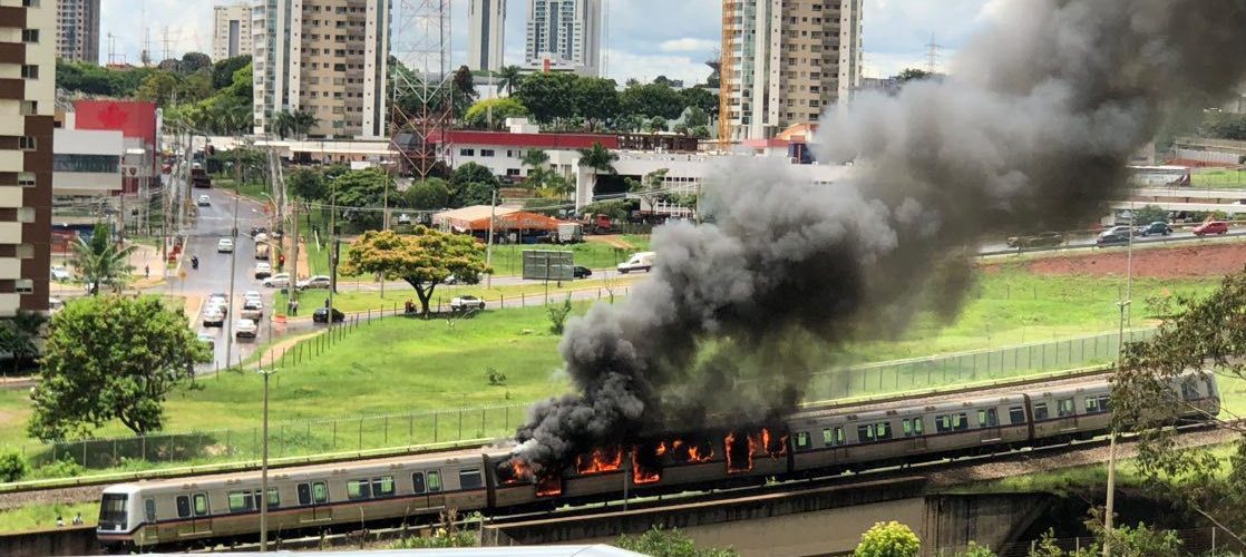 Vagão do metrô pega fogo em Águas Claras