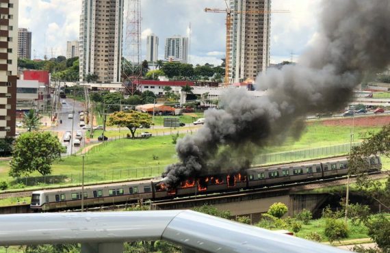 Vagão do metrô pega fogo em Águas Claras