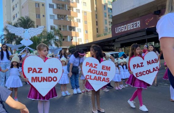 Desfile Cívico em comemoração ao aniversário de Águas Claras