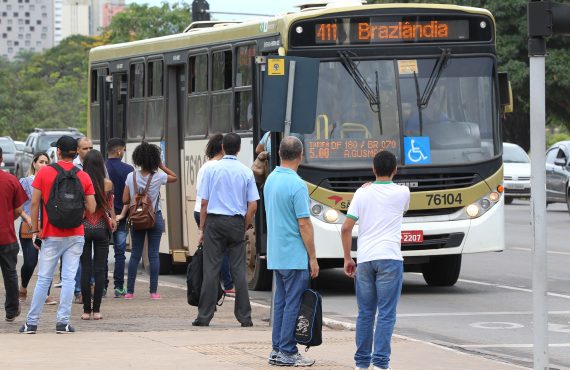 Ônibus do DF deixarão de aceitar dinheiro espécie