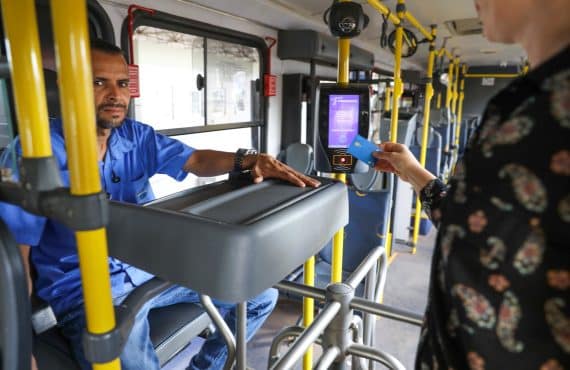 Linhas de ônibus deixam de receber pagamento em dinheiro