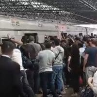 Passageiro fica preso em vão do Metrô em Águas Claras