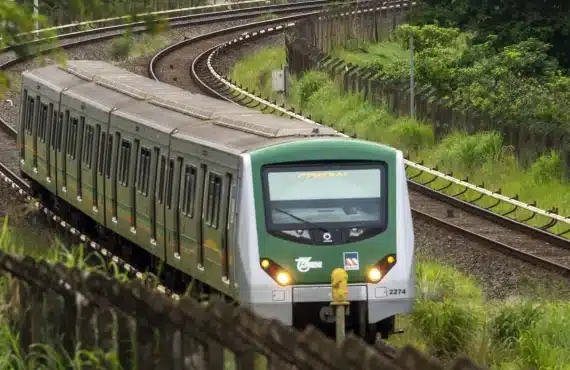 Descarga elétrica causa transtornos para usuários do metrô