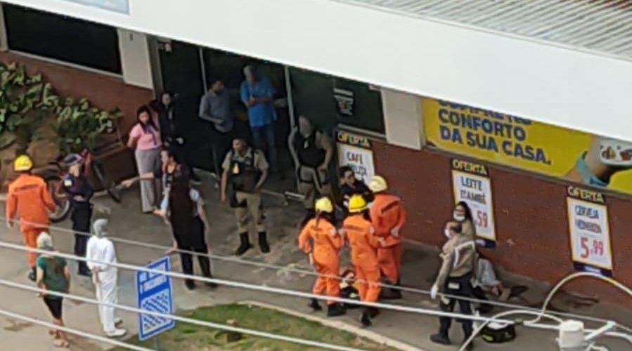 Briga em frente a supermercado deixa uma pessoa machucada